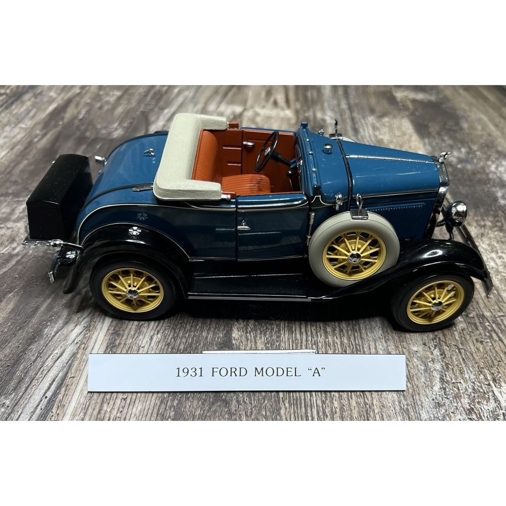 1:18 Motor City Classics 1931 Blue Ford Model A rumble seat Roadster diecast car